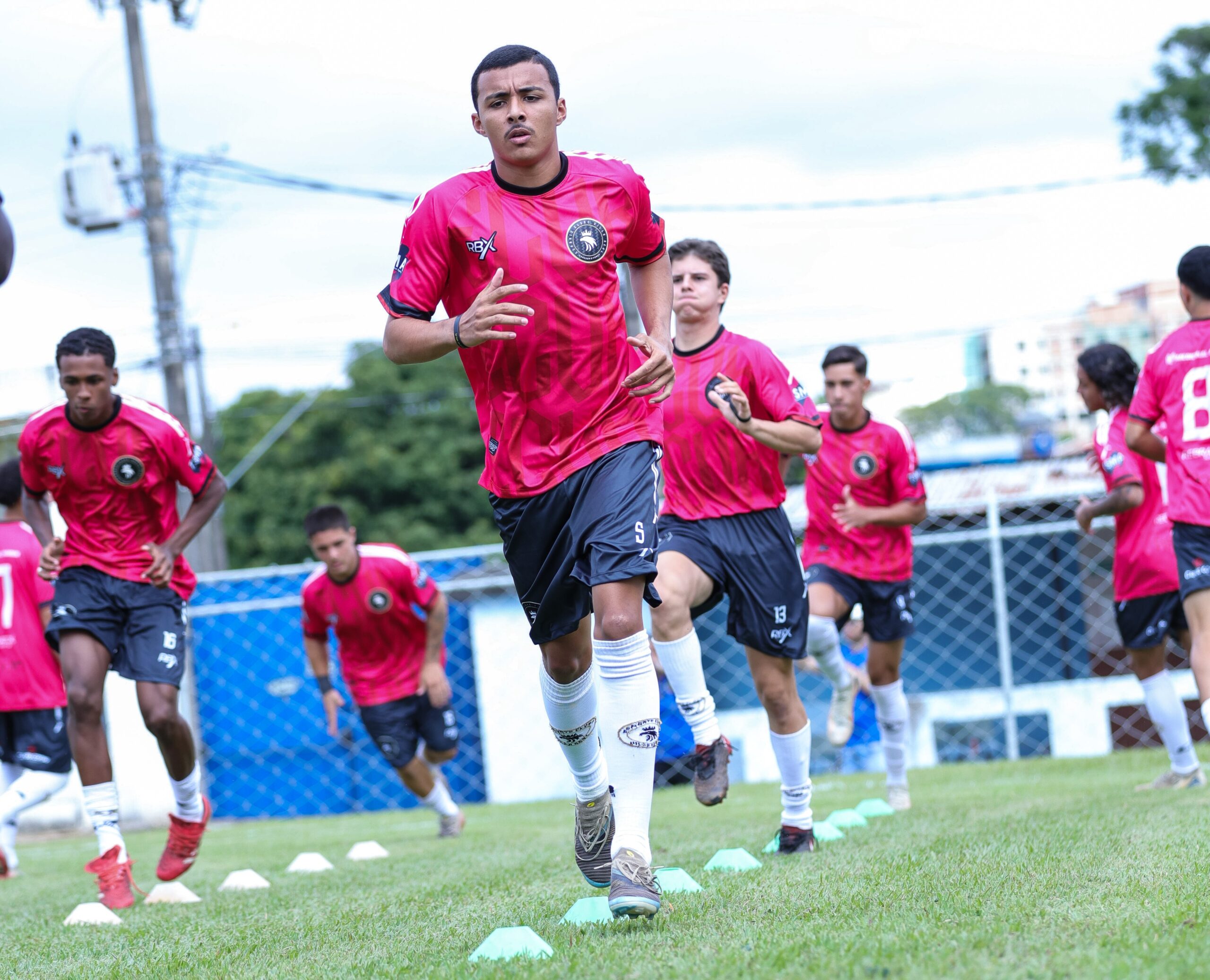 ‘Esperamos fazer um bom resultado’, projeta Diego Alan para a estreia do Villa Real no Pentagonal